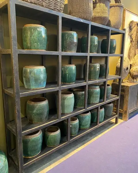 vases et étagère