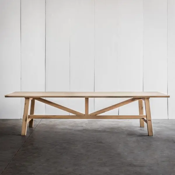 Larbus - table en chêne massif
