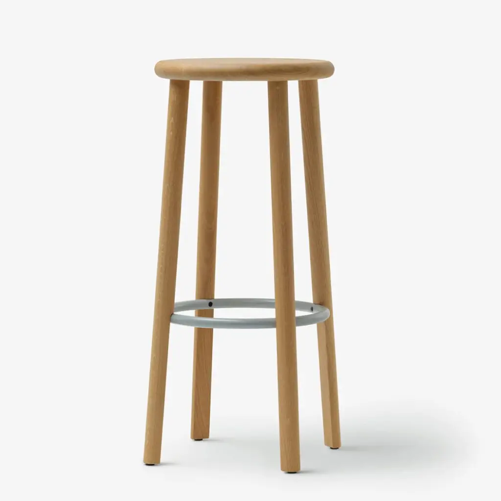 grand tabouret de bar en bois