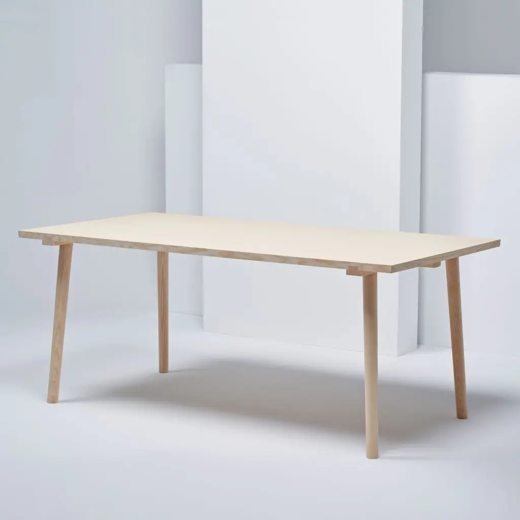 Table en bois minimaliste