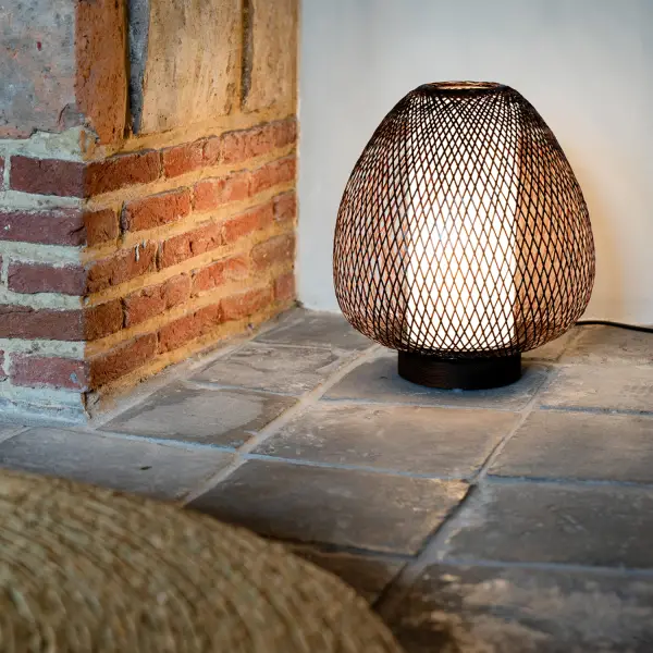 TitleLampe de table en bambou tressé - Twiggy EggDescriptionDécouvrez la lampe de table Twiggy Egg, une œuvre artisanale en bambou tressé, alliant tradition et élégance.