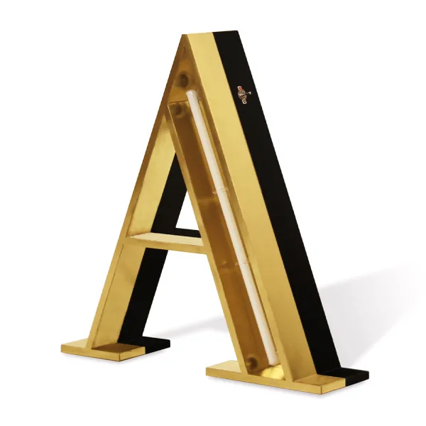 Graphic Lamps - Lampe alphabet à poser ou à mettre en applique