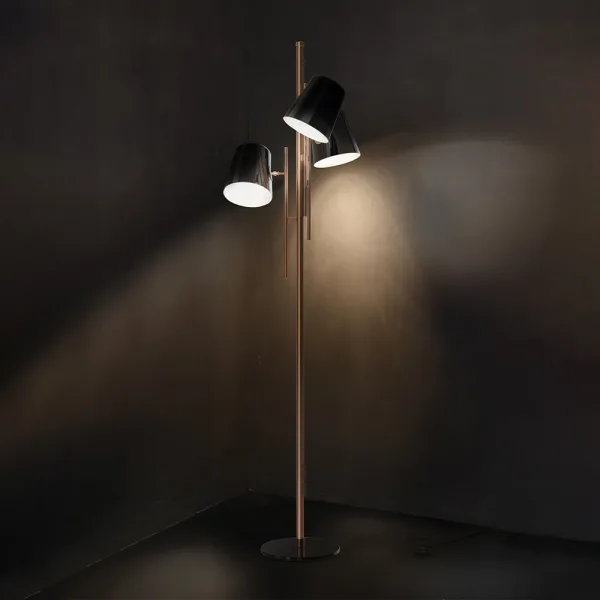 Lampadaire à trois abats-jours